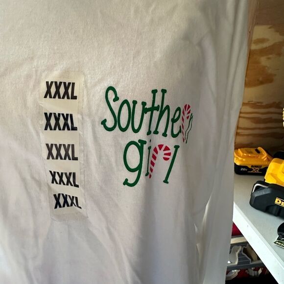 New Southern Girl Festive Holiday Graphic Tee - Picture 4 of 4